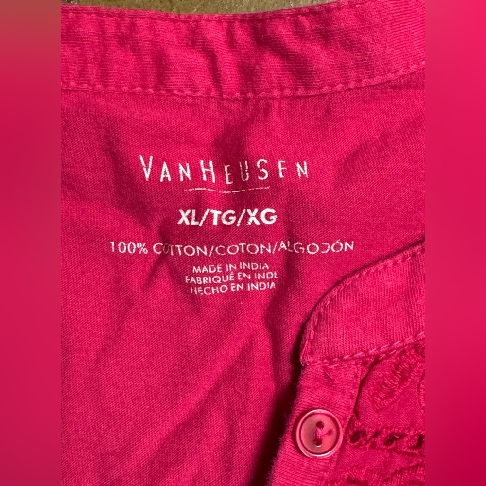 Size Large Van Heusen Women's Fuchsia Button-Front Blouse - Picture 9 of 9
